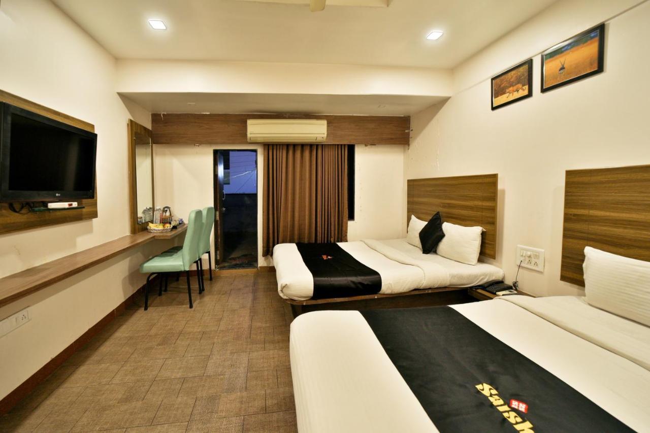 Saish Hotel Ширди Екстериор снимка
