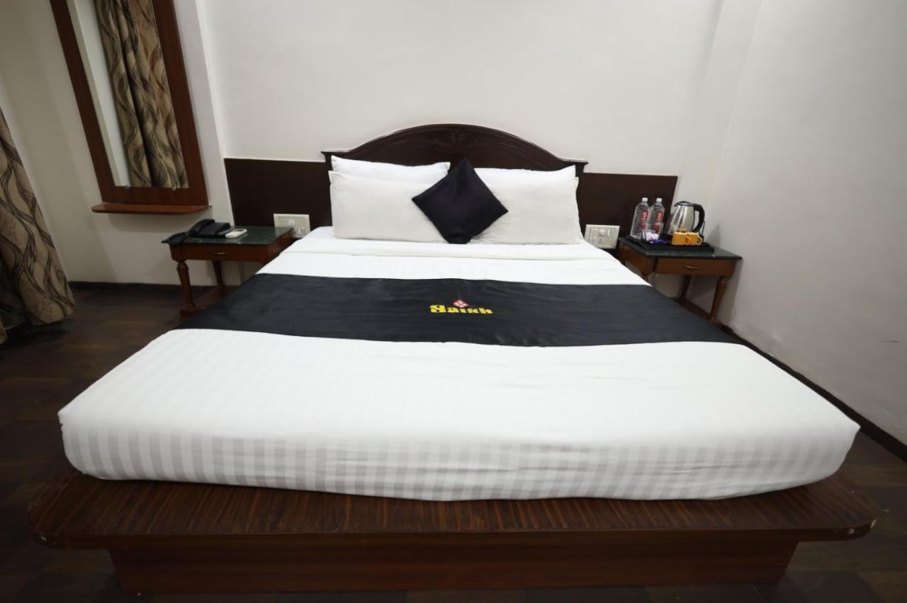 Saish Hotel Ширди Екстериор снимка