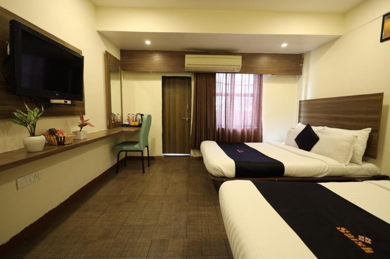 Saish Hotel Ширди Екстериор снимка