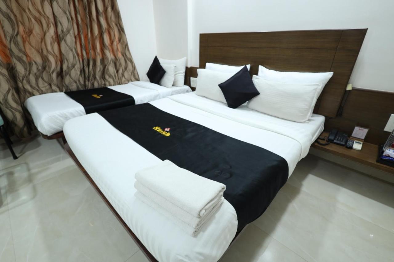 Saish Hotel Ширди Екстериор снимка