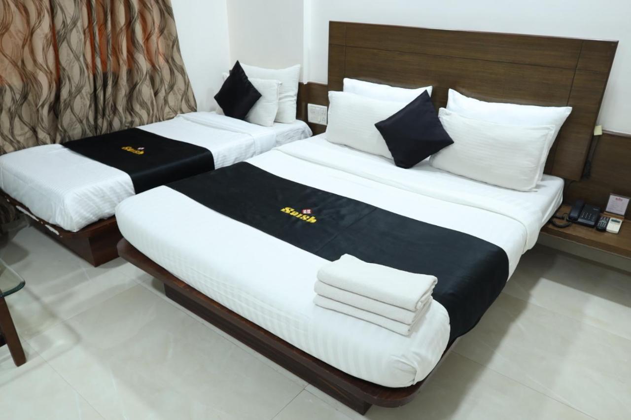 Saish Hotel Ширди Екстериор снимка