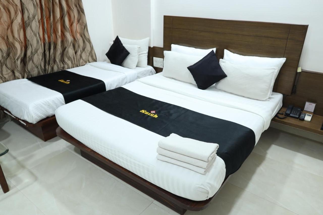 Saish Hotel Ширди Екстериор снимка