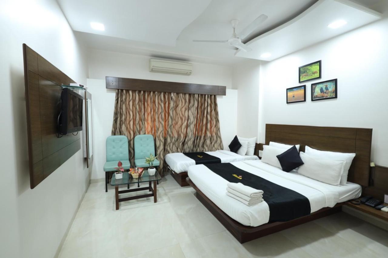 Saish Hotel Ширди Екстериор снимка