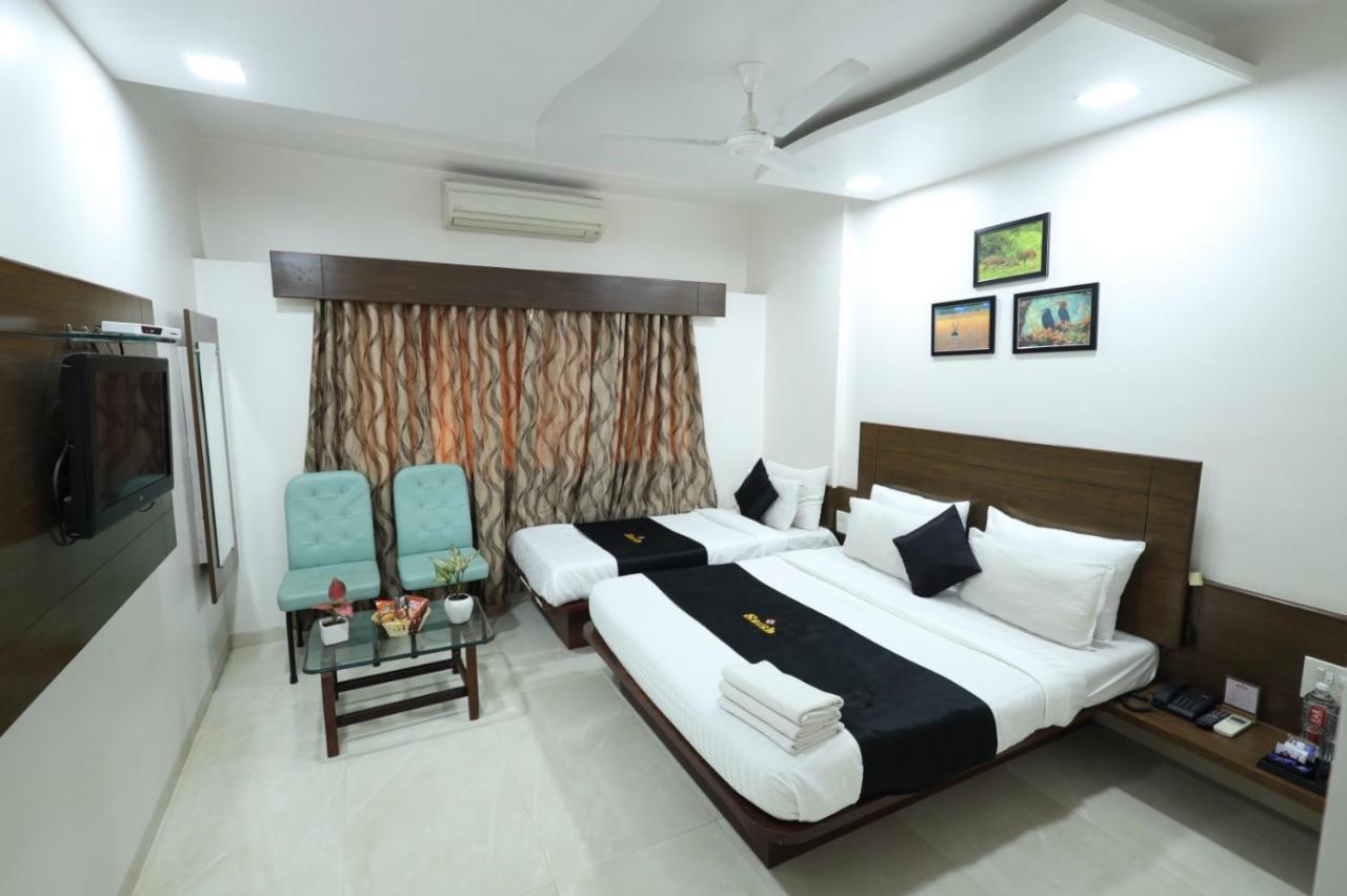 Saish Hotel Ширди Екстериор снимка
