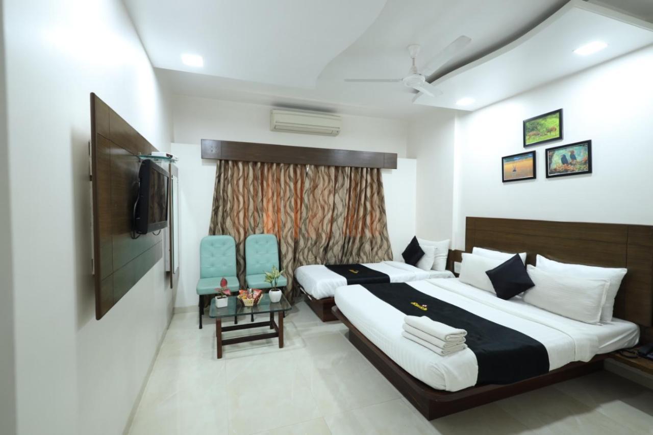 Saish Hotel Ширди Екстериор снимка