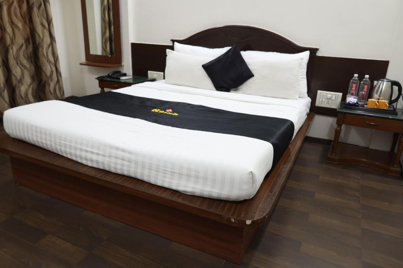 Saish Hotel Ширди Екстериор снимка