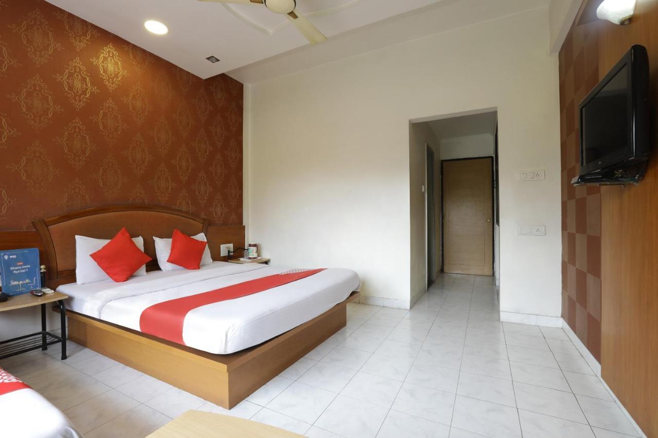 Saish Hotel Ширди Екстериор снимка