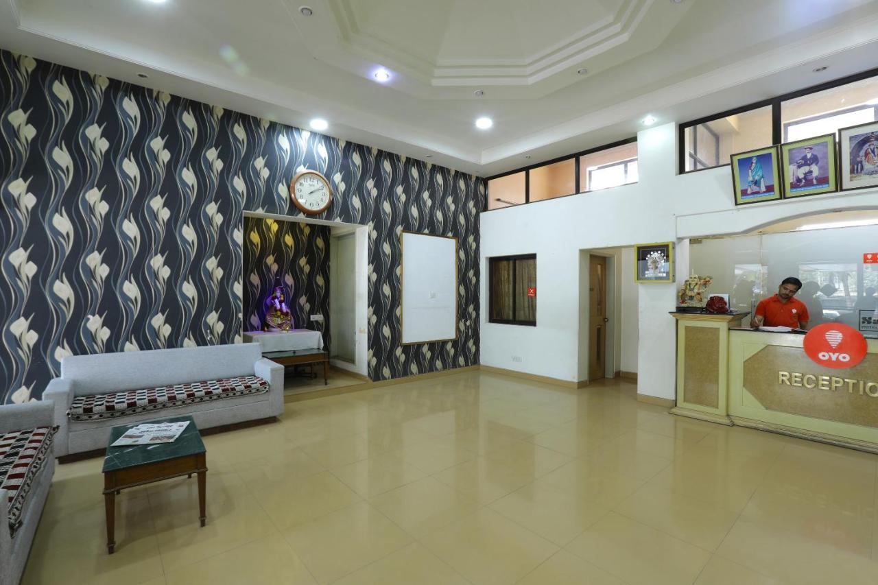 Saish Hotel Ширди Екстериор снимка