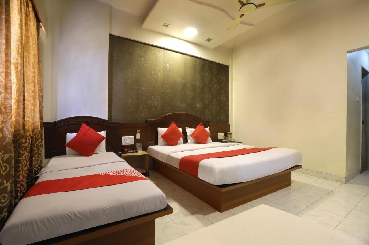 Saish Hotel Ширди Екстериор снимка