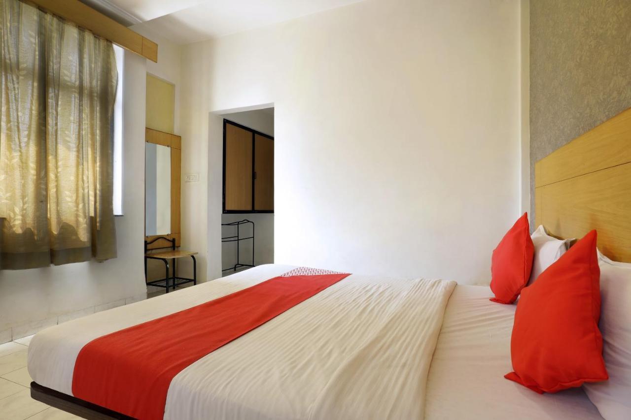 Saish Hotel Ширди Екстериор снимка