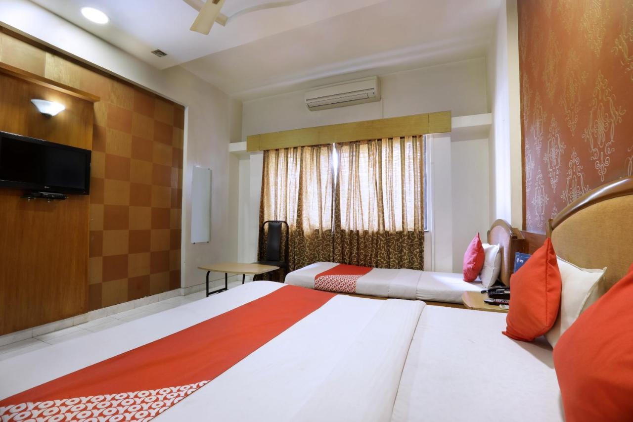 Saish Hotel Ширди Екстериор снимка