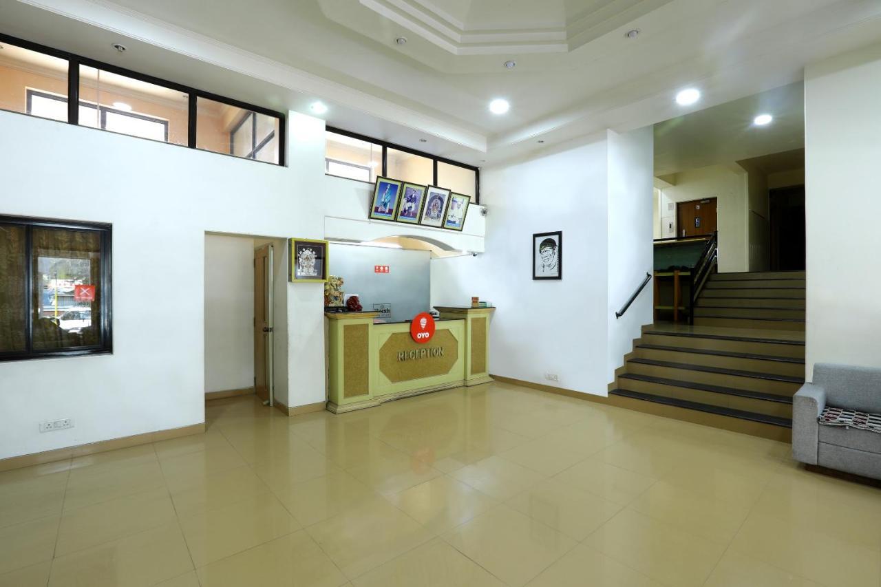 Saish Hotel Ширди Екстериор снимка